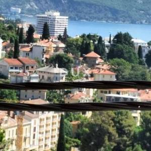 OPATIJA- stan 78,82m2 s predivnim pogledom. 2 parking mjesta, okućnica140m2