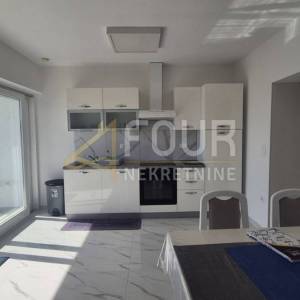 Otok Krk, Malinska, 2s+db - 450 m od mora