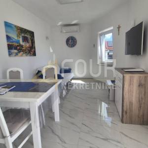 Otok Krk, Malinska, 2s+db - 450 m od mora