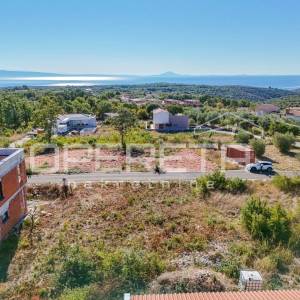 PERUŠKI-ISTRA- zemljište sa ishodovanom građevinskom dozvolom i plaćenim komunal