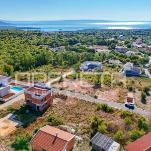 PERUŠKI-ISTRA- zemljište sa ishodovanom građevinskom dozvolom i plaćenim komunal