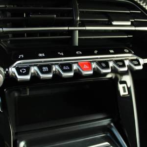 Peugeot 208 1.2 Puretech AUTOMATIK Allure *LED,NAVIGACIJA,KAMERA*