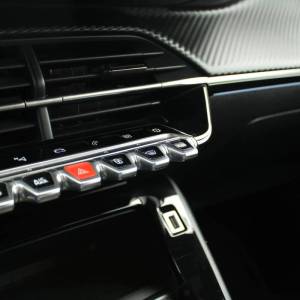 Peugeot 208 1.2 Puretech GT Line *LED,NAVIGACIJA,KAMERA*