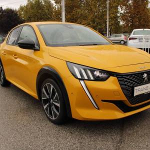 Peugeot 208 1.2 Puretech GT Line *LED,NAVIGACIJA,KAMERA*