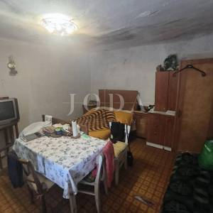 Poljoprivredno zemljište 27.800 m² sa starinom - Labin