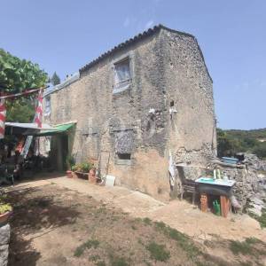 Poljoprivredno zemljište 27.800 m² sa starinom - Labin