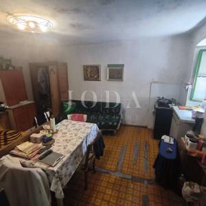 Poljoprivredno zemljište 27.800 m² sa starinom - Labin