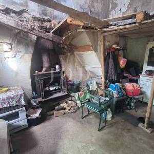 Poljoprivredno zemljište 27.800 m² sa starinom - Labin