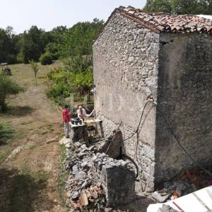 Poljoprivredno zemljište 27.800 m² sa starinom - Labin