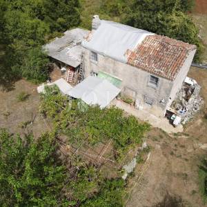 Poljoprivredno zemljište 27.800 m² sa starinom - Labin