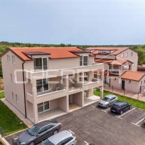 Poreč okolica – novogradnja 2S+DB s terasom i pogledom na prirodu