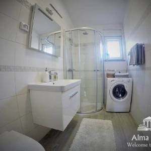 Prekrasna apartmanska kuća u centru. Premantura.