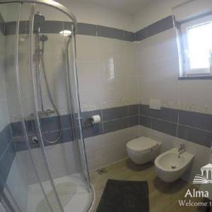 Prekrasna apartmanska kuća u centru. Premantura.