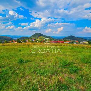 Prigorec: građevinsko sa projektom, dozvolom i priključkom vode!