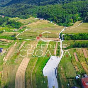 Prigorec: građevinsko sa projektom, dozvolom i priključkom vode!