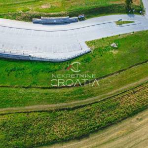 Prigorec: građevinsko sa projektom, dozvolom i priključkom vode!