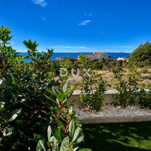 PRIMOŠTEN, DOLAC – Stan u prizemlju s vrtom od 64 m², 2 spavaće sobe