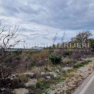Primošten - zemljište 613 m² s građevinskom dozvolom