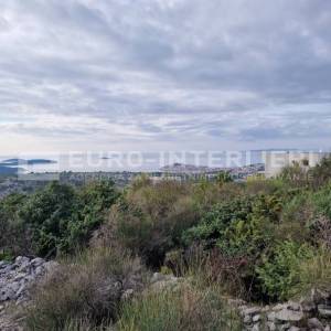Primošten - zemljište 613 m² s građevinskom dozvolom