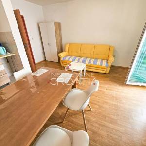 PRIZNA: 1. RED DO MORA, 3 APARTMANA!