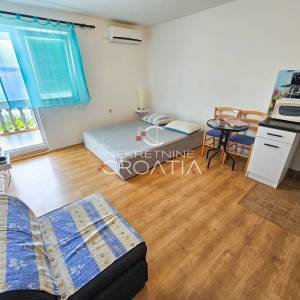 PRIZNA: 1. RED DO MORA, 3 APARTMANA!