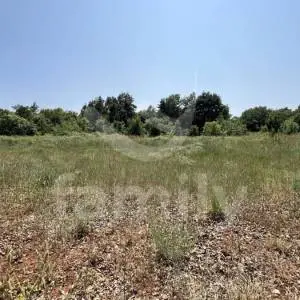 PRODAJA PROSTRANO POLJOPRIVREDNO ZEMLJIŠTE SA LEGALIZIRANIM OBJEKTOM
