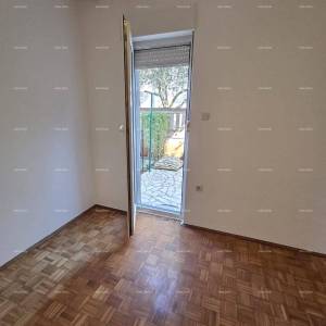 Prodaja -stan u prizemlju s terasom i parkirnim mjestom, Pula!