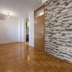 Prodaja,Vrbani 3, jednoiposoban stan 38m2, 3 kat, lift