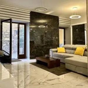 Prodaje se kuća sa 3 apartmana, Poreč