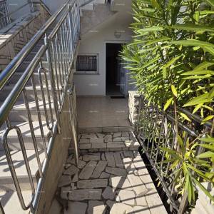 Prodaje se šarmantan stan u prizemlju, 60 m², Duga Uvala