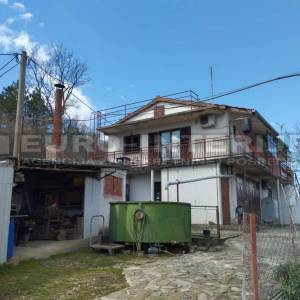 Prodajemo kuću u Istri - okolica Buzeta s dvorištem i voćnjakom