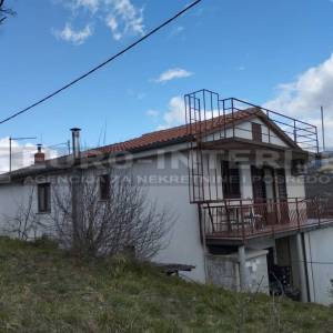 Prodajemo kuću u Istri - okolica Buzeta s dvorištem i voćnjakom