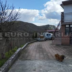 Prodajemo kuću u Istri - okolica Buzeta s dvorištem i voćnjakom