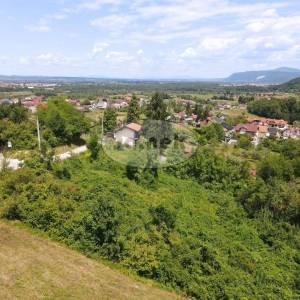 Prostrano građevinsko zemljište s pogledom