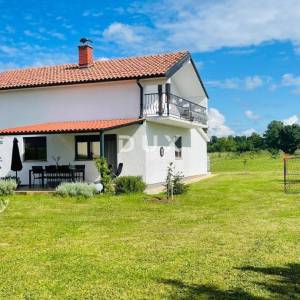 Pula, Loborika, kuća, 160 m2, 3 etaže, građevinski teren