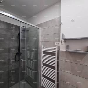 Pula – renoviran dvosobni stan u centru, 72,83 m². Stan se nalazi na glavnoj  tržnici.