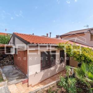 PULA - VELI VRH - Kuća sa dodatnim apartmanom