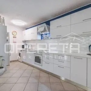 PULA - VELI VRH - Kuća sa dodatnim apartmanom