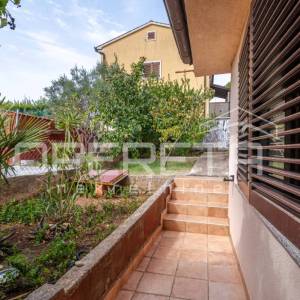PULA - VELI VRH - Kuća sa dodatnim apartmanom