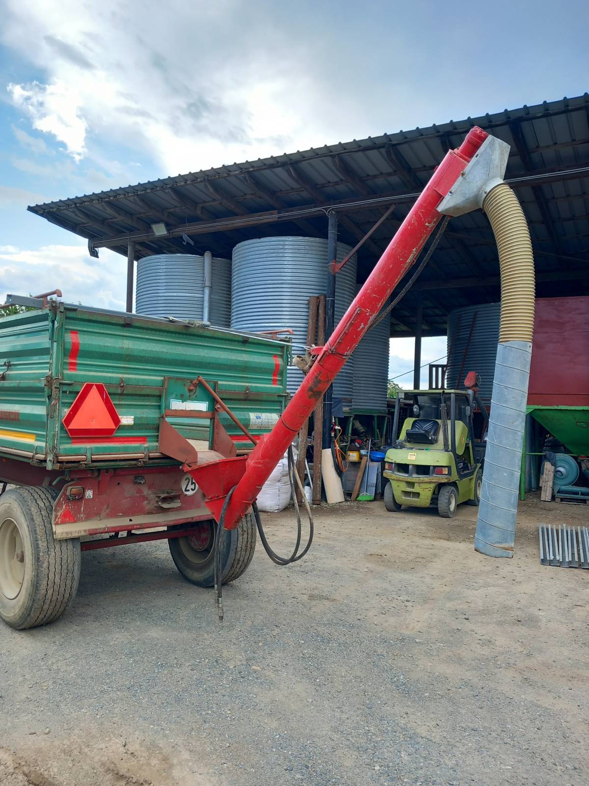 PUŽNI TRANSPORTER NA HIDROMOTOR ZA PRIKOLICU
