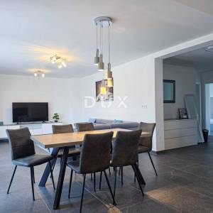 Rab, dvojna kuća, 300 m2, 3 apartmana, sjenica, parking