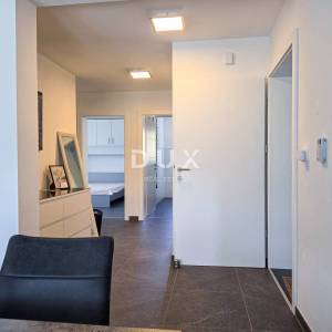 Rab, dvojna kuća, 300 m2, 3 apartmana, sjenica, parking