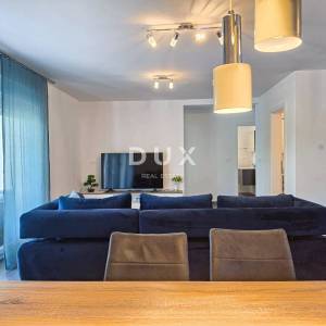 Rab, dvojna kuća s 3 apartmana, 300 m2, novogradnja