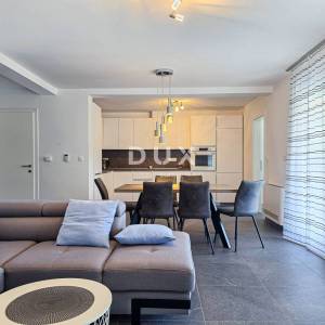 Rab, kuća, 600 m2, 6 apartmana, parking, investicija