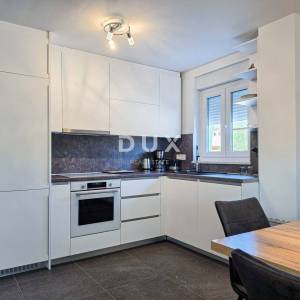 Rab, kuća, 600 m2, 6 apartmana, parking, investicija