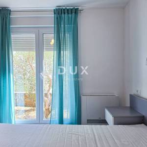 Rab, kuća, 600 m2, 6 apartmana, parking, investicija