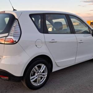 Renault Scenic 1.5 dCi | navigacija | parking senzori | LED | tempomat