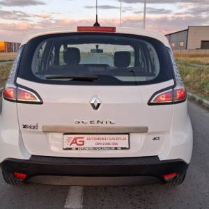 Renault Scenic 1.5 dCi | navigacija | parking senzori | LED | tempomat