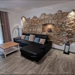 Renovirana istarska kamena kuća s bazenom. Lovreč.
