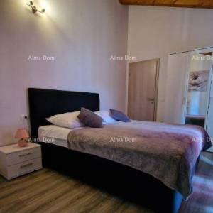 Renovirana istarska kamena kuća s bazenom. Lovreč.